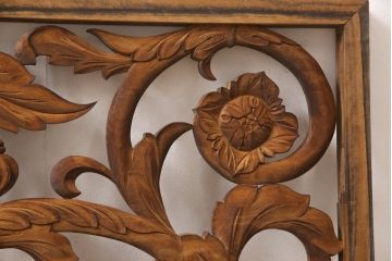 アンティーク建具　和製アンティーク　昭和中期　黒柿枠　ボタニカルアート　植物モチーフの彫刻が魅力!ヨーロピアンな雰囲気を醸し出す欄間1枚(明り取り、明かり取り、ディスプレイ)(R-054533)