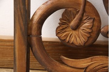 アンティーク建具　和製アンティーク　昭和中期　黒柿枠　ボタニカルアート　植物モチーフの彫刻が魅力!ヨーロピアンな雰囲気を醸し出す欄間1枚(明り取り、明かり取り、ディスプレイ)(R-054533)