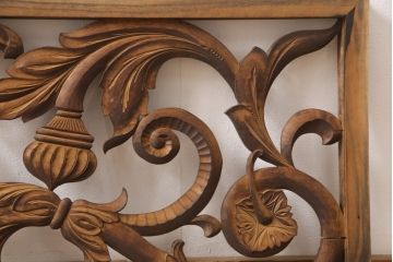 アンティーク建具　和製アンティーク　昭和中期　黒柿枠　ボタニカルアート　植物モチーフの彫刻が魅力!ヨーロピアンな雰囲気を醸し出す欄間1枚(明り取り、明かり取り、ディスプレイ)(R-054533)
