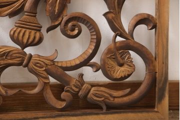 アンティーク建具　和製アンティーク　昭和中期　黒柿枠　ボタニカルアート　植物モチーフの彫刻が魅力!ヨーロピアンな雰囲気を醸し出す欄間1枚(明り取り、明かり取り、ディスプレイ)(R-054533)