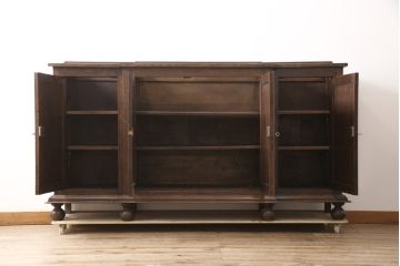 ビンテージ　高級輸入家具　オーク材　個性的な脚のデザインが目を引くサイドボード(キャビネット、収納棚、戸棚、ヴィンテージ)(R-054536)