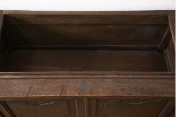 ビンテージ　高級輸入家具　オーク材　個性的な脚のデザインが目を引くサイドボード(キャビネット、収納棚、戸棚、ヴィンテージ)(R-054536)