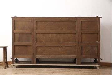 ビンテージ　高級輸入家具　オーク材　個性的な脚のデザインが目を引くサイドボード(キャビネット、収納棚、戸棚、ヴィンテージ)(R-054536)