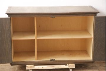 中古　美品　永田良介商店　前面にあしらわれた幾何学模様が目を引く収納棚(戸棚、ローボード、テレビ台、キャビネット)(R-054538)