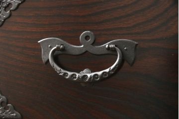 中古　超美品　岩谷堂箪笥　落ち着きのある色合いが魅力!和モダンな空間づくりにもおすすめの小箪笥(サイドチェスト、引き出し、収納箪笥、衣装箪笥)(R-054539)
