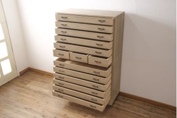 中古　美品　国産手造り　収納力抜群!引き出し14杯も付いた上品な佇まいの総桐箪笥(並厚)(総桐たんす、着物箪笥、衣装箪笥、チェスト)(定価約64万円)(R-054541)