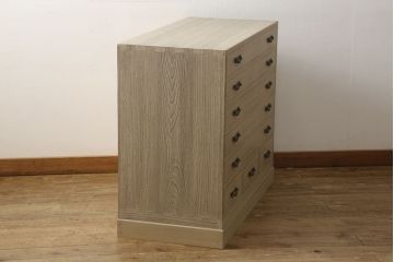 中古　美品　国産手造り　台輪付きリメイク　上品な佇まいの総桐箪笥・上段(並厚)(総桐たんす、着物箪笥、衣装箪笥、サイドチェスト)(定価約64万円)(R-054542)