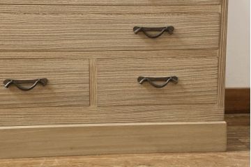 中古　美品　国産手造り　台輪付きリメイク　上品な佇まいの総桐箪笥・上段(並厚)(総桐たんす、着物箪笥、衣装箪笥、サイドチェスト)(定価約64万円)(R-054542)
