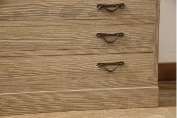 中古　美品　国産手造り　天板リメイク　上品な佇まいの総桐箪笥・下段(並厚)(総桐たんす、着物箪笥、衣装箪笥、サイドチェスト)(R-054543)