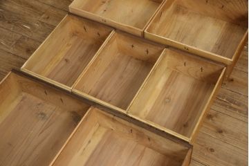 和製アンティーク　前面ケヤキ材　重厚感のあるつくりが目を引く松本帳場箪笥(引き出し、戸棚、収納箪笥)(R-054545)