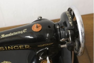 イギリスビンテージ　SINGER(シンガー)社　レトロ感がおしゃれ!ディスプレイにおすすめのミシンテーブル(シンガーミシン、ミシン台、工業用ミシン、足踏みミシン、ヴィンテージ)(R-054549)