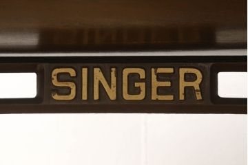 イギリスビンテージ　SINGER(シンガー)社　レトロ感がおしゃれ!ディスプレイにおすすめのミシンテーブル(シンガーミシン、ミシン台、工業用ミシン、足踏みミシン、ヴィンテージ)(R-054549)
