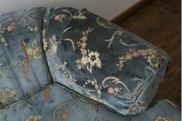 中古　美品　DREXEL HERITAGE(ドレクセルヘリテイジ)　アームカバー付き　上質な空間づくりにおすすめ!落ち着いた色合いが魅力の2.5人掛けワイドソファ(2Pソファ、2人掛け、二人掛け、3人掛け、三人掛け、3P)(定価約120万円)(R-054566)