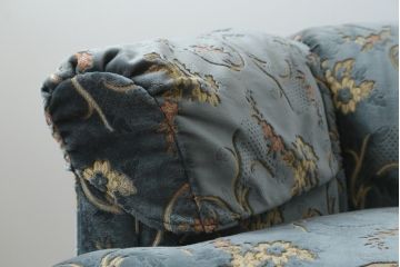 中古　美品　DREXEL HERITAGE(ドレクセルヘリテイジ)　アームカバー付き　上質な空間づくりにおすすめ!落ち着いた色合いが魅力の2.5人掛けワイドソファ(2Pソファ、2人掛け、二人掛け、3人掛け、三人掛け、3P)(定価約120万円)(R-054566)
