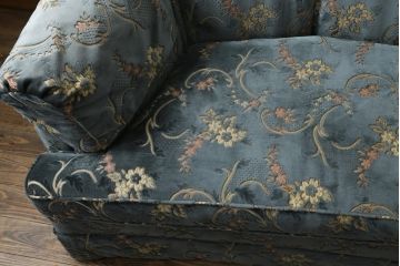 中古　美品　DREXEL HERITAGE(ドレクセルヘリテイジ)　アームカバー付き　上質な空間づくりにおすすめ!落ち着いた色合いが魅力の2.5人掛けワイドソファ(2Pソファ、2人掛け、二人掛け、3人掛け、三人掛け、3P)(定価約120万円)(R-054566)