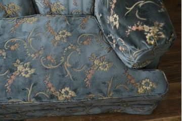 中古　美品　DREXEL HERITAGE(ドレクセルヘリテイジ)　アームカバー付き　上質な空間づくりにおすすめ!落ち着いた色合いが魅力の2.5人掛けワイドソファ(2Pソファ、2人掛け、二人掛け、3人掛け、三人掛け、3P)(定価約120万円)(R-054566)
