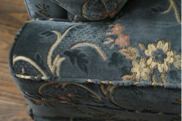 中古　美品　DREXEL HERITAGE(ドレクセルヘリテイジ)　アームカバー付き　上質な空間づくりにおすすめ!落ち着いた色合いが魅力の2.5人掛けワイドソファ(2Pソファ、2人掛け、二人掛け、3人掛け、三人掛け、3P)(定価約120万円)(R-054566)