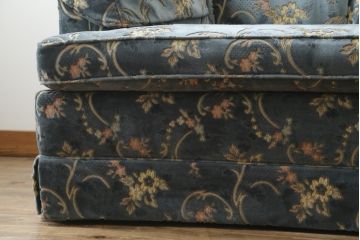 中古　美品　DREXEL HERITAGE(ドレクセルヘリテイジ)　アームカバー付き　上質な空間づくりにおすすめ!落ち着いた色合いが魅力の2.5人掛けワイドソファ(2Pソファ、2人掛け、二人掛け、3人掛け、三人掛け、3P)(定価約120万円)(R-054566)