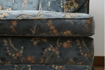 中古　美品　DREXEL HERITAGE(ドレクセルヘリテイジ)　アームカバー付き　上質な空間づくりにおすすめ!落ち着いた色合いが魅力の2.5人掛けワイドソファ(2Pソファ、2人掛け、二人掛け、3人掛け、三人掛け、3P)(定価約120万円)(R-054566)