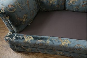 中古　美品　DREXEL HERITAGE(ドレクセルヘリテイジ)　アームカバー付き　上質な空間づくりにおすすめ!落ち着いた色合いが魅力の2.5人掛けワイドソファ(2Pソファ、2人掛け、二人掛け、3人掛け、三人掛け、3P)(定価約120万円)(R-054566)