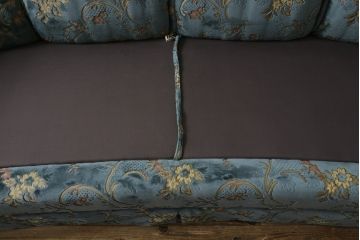 中古　美品　DREXEL HERITAGE(ドレクセルヘリテイジ)　アームカバー付き　上質な空間づくりにおすすめ!落ち着いた色合いが魅力の2.5人掛けワイドソファ(2Pソファ、2人掛け、二人掛け、3人掛け、三人掛け、3P)(定価約120万円)(R-054566)