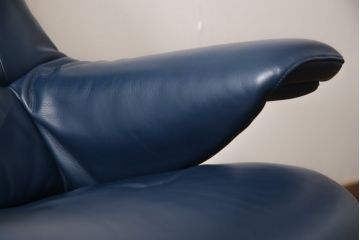 中古　美品　カリモク家具(karimoku)　ザ・ファースト　本革リクライニングチェア+オットマンのセット(定価約30万円)(アームチェア、1人掛けソファ)(R-054570)