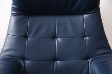 中古　美品　カリモク家具(karimoku)　ザ・ファースト　本革リクライニングチェア+オットマンのセット(定価約30万円)(アームチェア、1人掛けソファ)(R-054571)