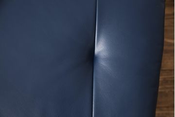 中古　美品　カリモク家具(karimoku)　ザ・ファースト　本革リクライニングチェア+オットマンのセット(定価約30万円)(アームチェア、1人掛けソファ)(R-054571)