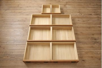 和製ビンテージ　屋久杉　漆仕上げ　品のある佇まいが魅力的な縦型チェスト(ヴィンテージ、和たんす、着物たんす、和服タンス、引き出し)(R-054574)