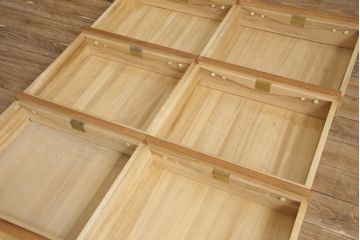 和製ビンテージ　屋久杉　漆仕上げ　品のある佇まいが魅力的な縦型チェスト(ヴィンテージ、和たんす、着物たんす、和服タンス、引き出し)(R-054574)