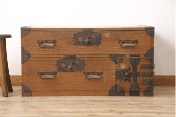 和製アンティーク　総桐材　会津産　歴史を感じる佇まいが魅力的な時代箪笥ローボード(和たんす、ローチェスト、引き出し、収納箪笥)(R-054576)