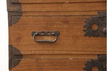 和製アンティーク　総桐材　会津産　歴史を感じる佇まいが魅力的な時代箪笥ローボード(和たんす、ローチェスト、引き出し、収納箪笥)(R-054577)