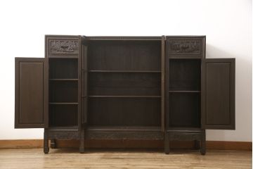 ビンテージ家具　高級品　シノワズリ様式　クルミ材　手彫りの彫刻が細やかで美しいサイドボード(キャビネット、収納棚、ヴィンテージ)(R-054579)
