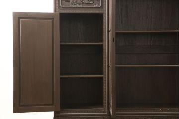 ビンテージ家具　高級品　シノワズリ様式　クルミ材　手彫りの彫刻が細やかで美しいサイドボード(キャビネット、収納棚、ヴィンテージ)(R-054579)