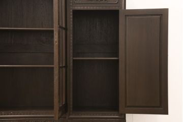 ビンテージ家具　高級品　シノワズリ様式　クルミ材　手彫りの彫刻が細やかで美しいサイドボード(キャビネット、収納棚、ヴィンテージ)(R-054579)