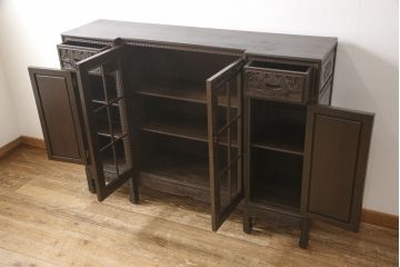 ビンテージ家具　高級品　シノワズリ様式　クルミ材　手彫りの彫刻が細やかで美しいサイドボード(キャビネット、収納棚、ヴィンテージ)(R-054579)