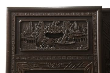 ビンテージ家具　高級品　シノワズリ様式　クルミ材　手彫りの彫刻が細やかで美しいサイドボード(キャビネット、収納棚、ヴィンテージ)(R-054579)
