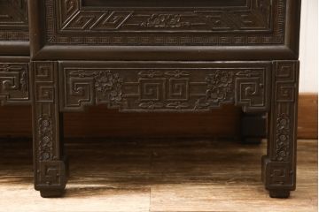 ビンテージ家具　高級品　シノワズリ様式　クルミ材　手彫りの彫刻が細やかで美しいサイドボード(キャビネット、収納棚、ヴィンテージ)(R-054579)