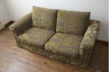 中古　美品　maruni(マルニ木工)　地中海ロイヤルシリーズ　ロベール　#4930　肘カバー付き　大人の落ち着いた空間を演出するラブシート(二人掛けソファ、2Pソファ、2人掛けソファ)(定価約46万円)(R-054587)