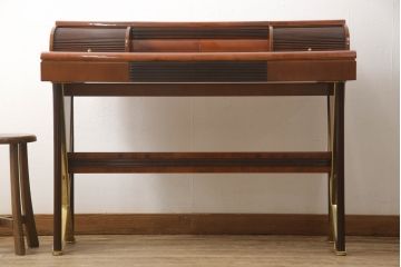 中古　高級イタリア輸入家具　脚のつくりなど洗練されたデザインが目を引くシャッター付きデスク(机、在宅ワーク、在宅用コンソールテーブル、作業台)(R-054592)