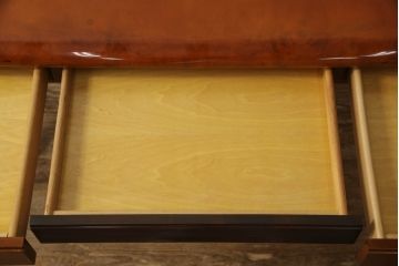 中古　高級イタリア輸入家具　脚のつくりなど洗練されたデザインが目を引くシャッター付きデスク(机、在宅ワーク、在宅用コンソールテーブル、作業台)(R-054592)