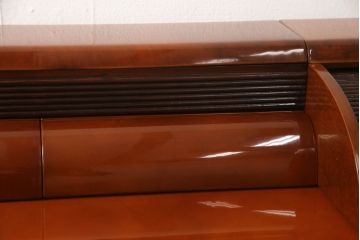 中古　高級イタリア輸入家具　脚のつくりなど洗練されたデザインが目を引くシャッター付きデスク(机、在宅ワーク、在宅用コンソールテーブル、作業台)(R-054592)