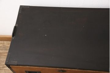 和製アンティーク　引き出し桐材・その他スギ材　モダンなデザインがスタイリッシュな印象を醸し出す重ね時代箪笥・下段(アンティークチェスト、引き出し、衣装箪笥、収納タンス)(R-054595)