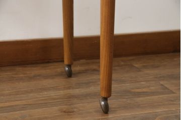 イギリスビンテージ　チーク材　ナチュラルテイストの空間づくりにおすすめのキャスター付きサイドテーブル(カフェテーブル、コーヒーテーブル、ヴィンテージ)(R-054597)