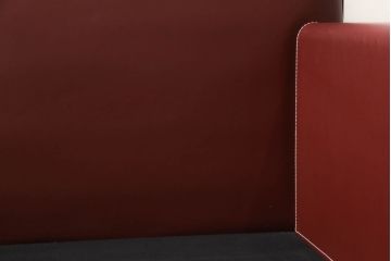 中古　美品　フェザークッション付き　総本革(レザー)の高級1人掛けソファ(一人掛けソファ、アームチェア)(R-054600)