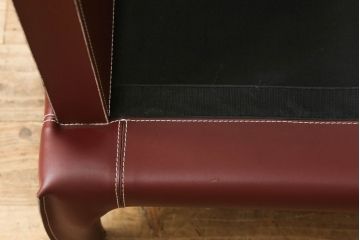 中古　美品　フェザークッション付き　総本革(レザー)の高級1人掛けソファ(一人掛けソファ、アームチェア)(R-054600)
