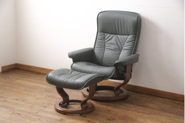 中古　美品　EKORNES(エコーネス)　本革　高級感ある佇まいが魅力的なストレスレスチェア+オットマンのセット(リクライニングチェア、アームチェア、一人掛けソファ)(R-054615)