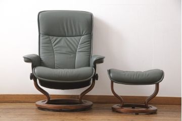 中古　美品　EKORNES(エコーネス)　本革　高級感ある佇まいが魅力的なストレスレスチェア+オットマンのセット(リクライニングチェア、アームチェア、一人掛けソファ)(R-054615)