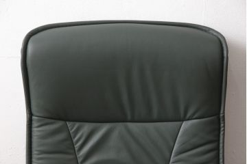 中古　美品　EKORNES(エコーネス)　本革　高級感ある佇まいが魅力的なストレスレスチェア+オットマンのセット(リクライニングチェア、アームチェア、一人掛けソファ)(R-054615)