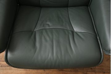 中古　美品　EKORNES(エコーネス)　本革　高級感ある佇まいが魅力的なストレスレスチェア+オットマンのセット(リクライニングチェア、アームチェア、一人掛けソファ)(R-054615)